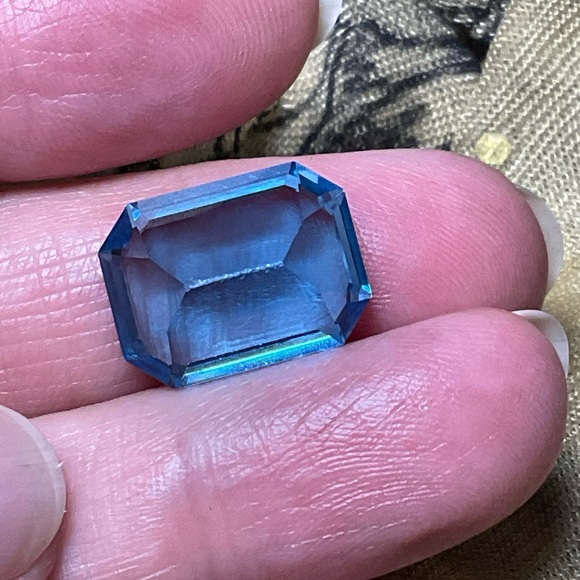 Blue Spinel - Picture 8 of 9
